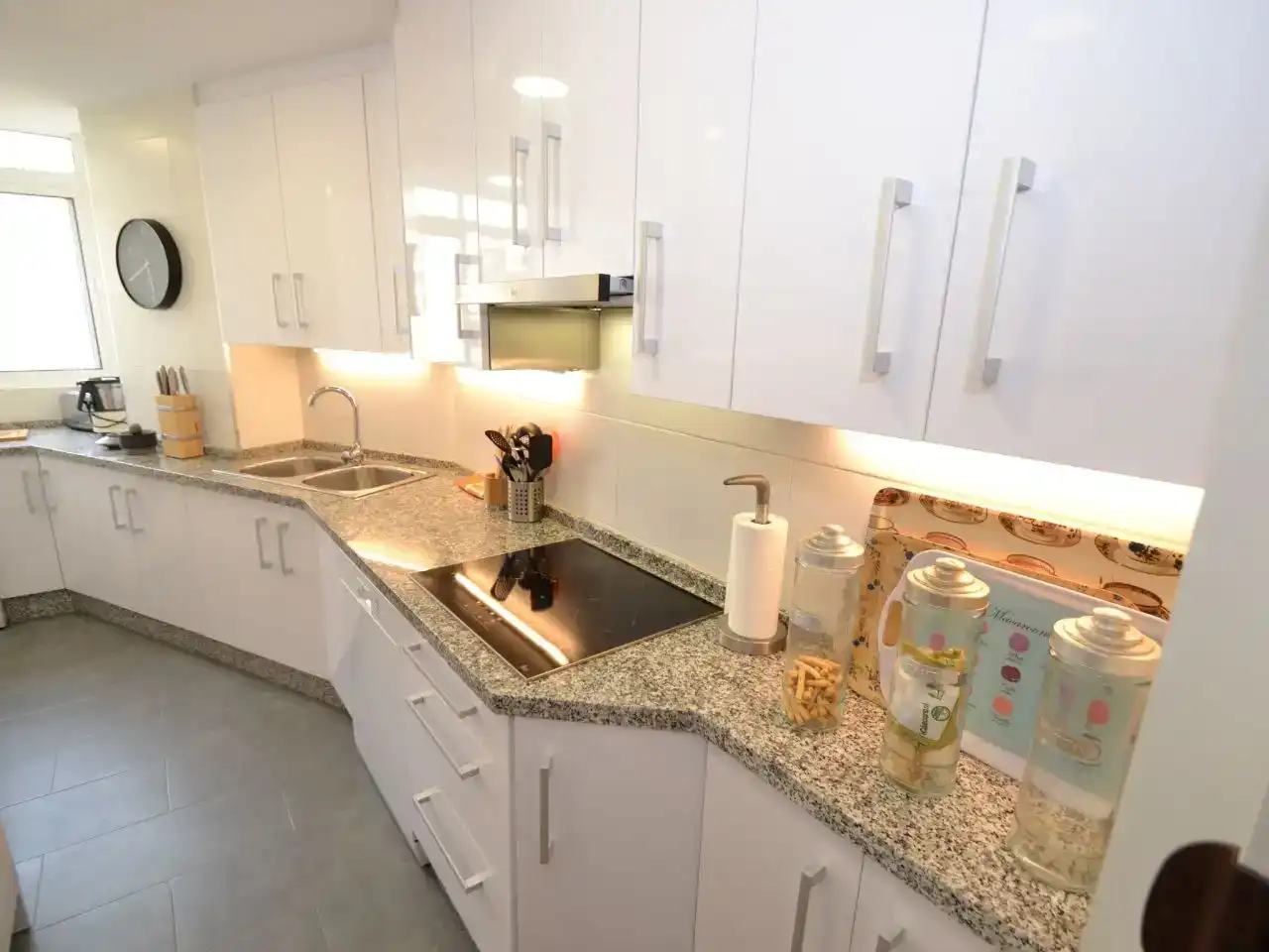 Kitchen of Flat for sale in Torremolinos  with Air Conditioner, Swimming Pool and Balcony
