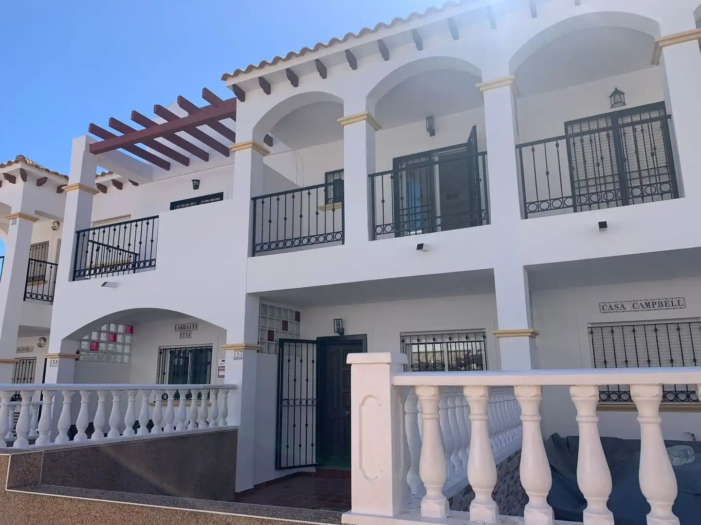 Maison mitoyenne avec terrasse à vendre à N/A