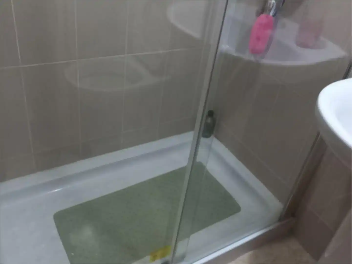 Baño de Casa adosada en venta en Aldeacentenera con Aire acondicionado, Trastero y Amueblado