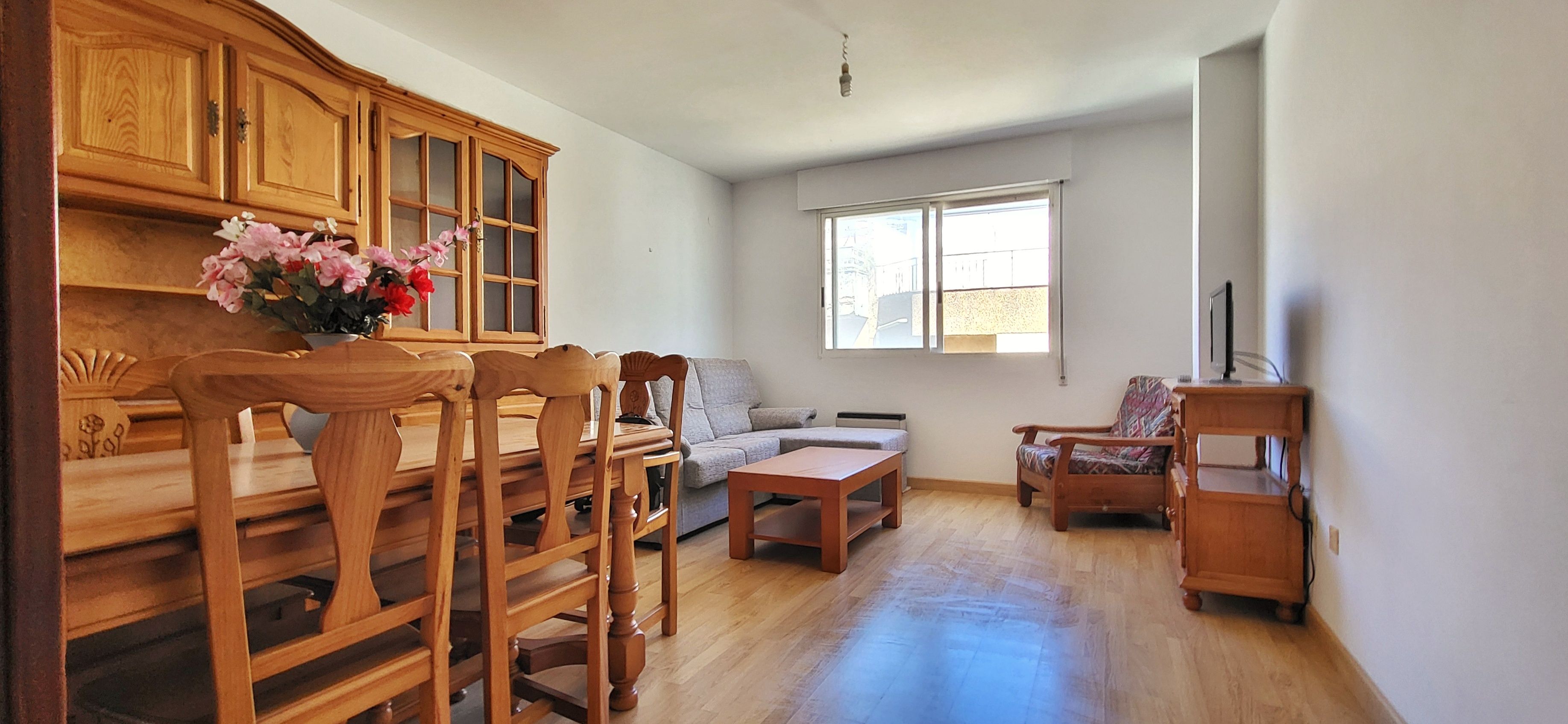 Living room of Flat for sale in O Barco de Valdeorras    with Heating, Parquet flooring and Storage room