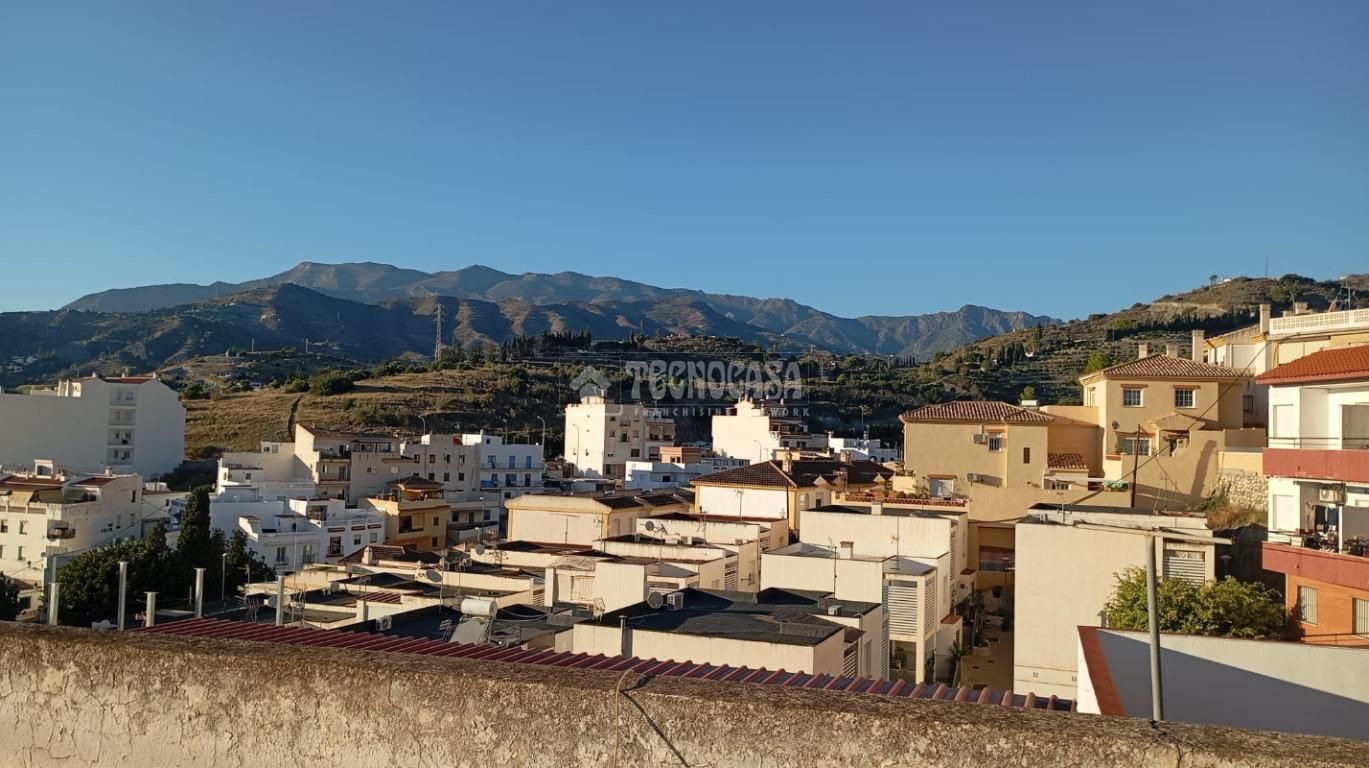 Vista exterior de Casa adosada en venda en Almuñécar amb Terrassa