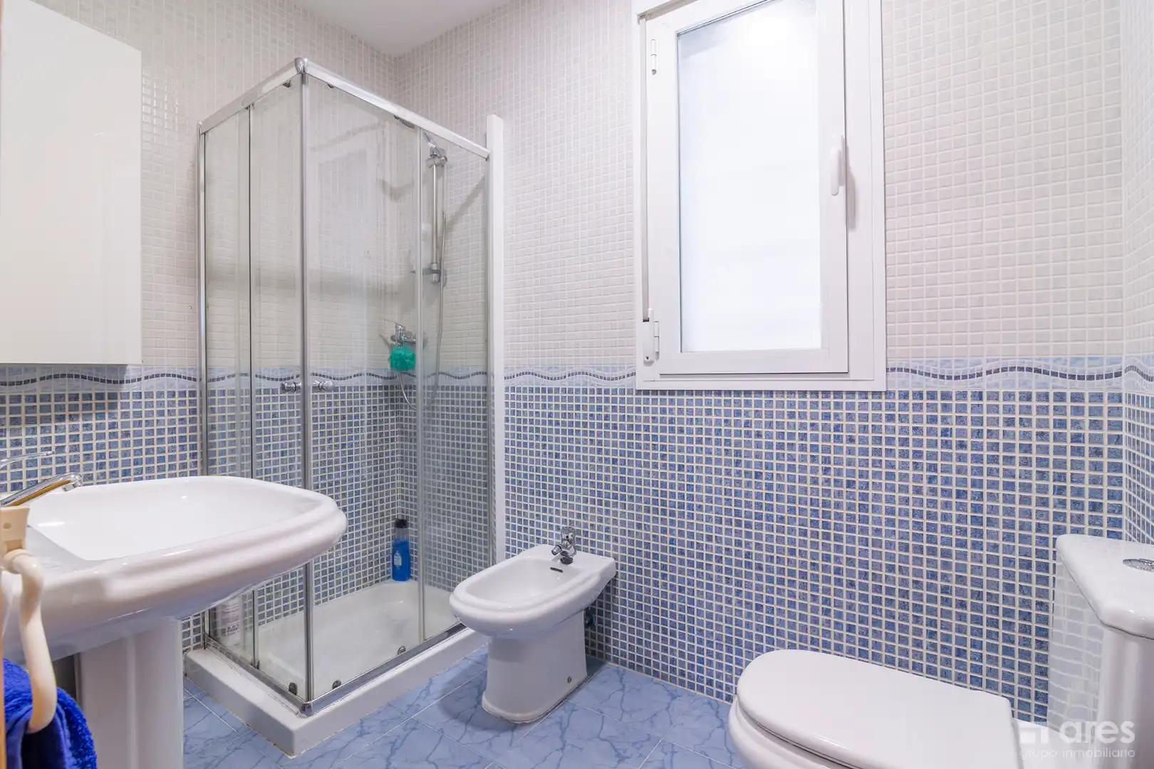 Bathroom of Detached homes for sale in El Viso de San Juan  with Air Conditioner, Heating and Private garden