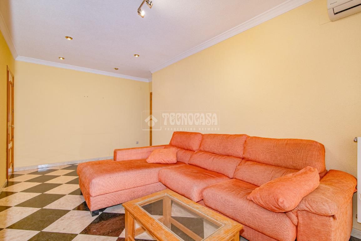 Living room of Flat for sale in  Granada Capital  with Heating and Balcony