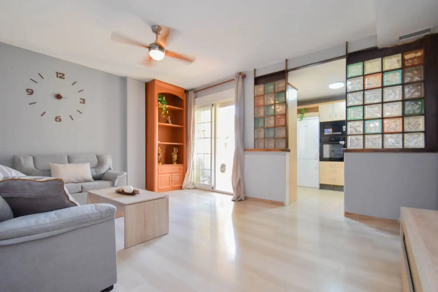 Sala de estar de Dúplex en venta en Cúllar Vega con Terraza, Trastero y Amueblado