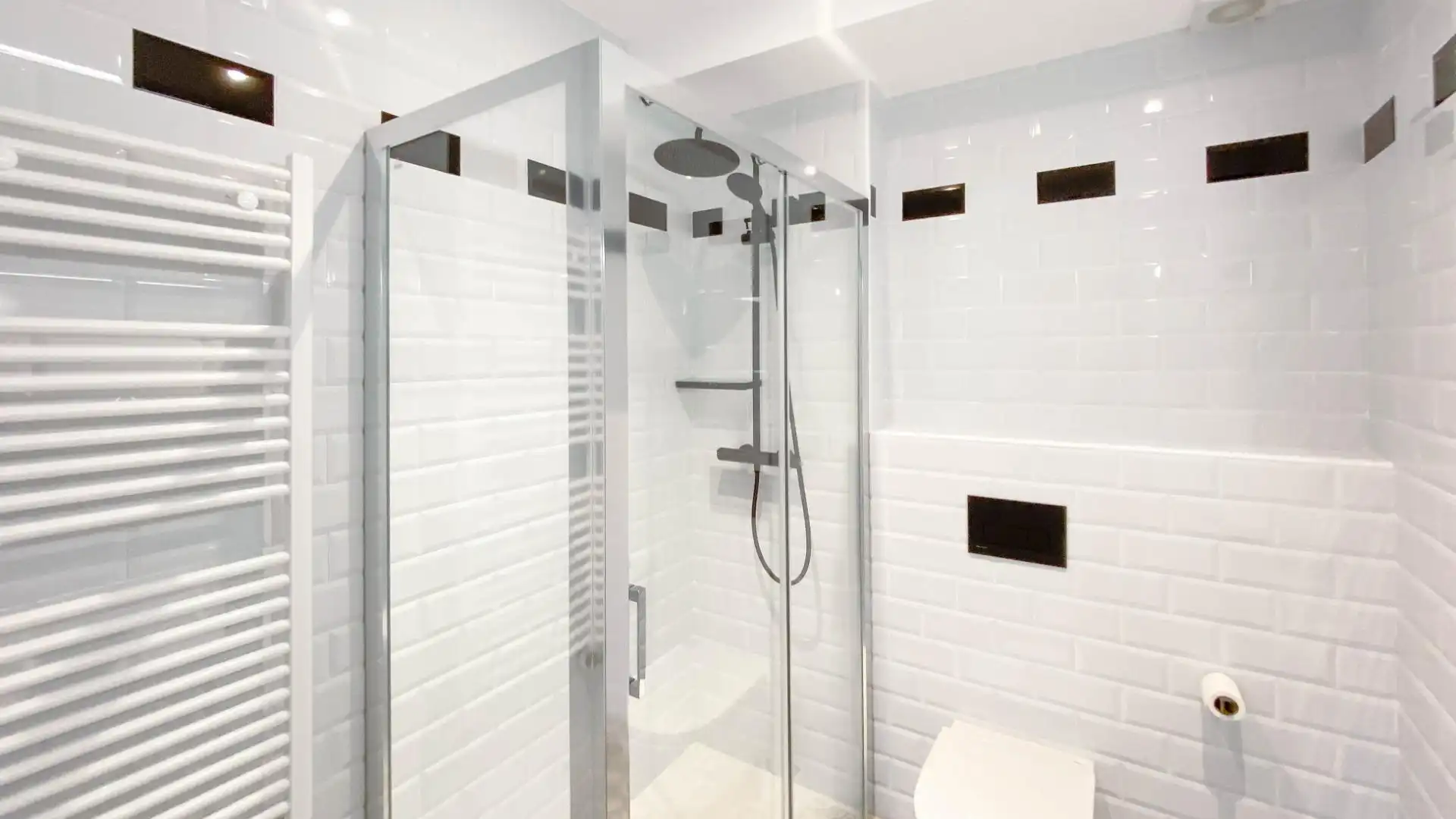Badezimmer von Erdgeschoss zur Miete in Santander mit Heizung, Terrasse und Möbliert