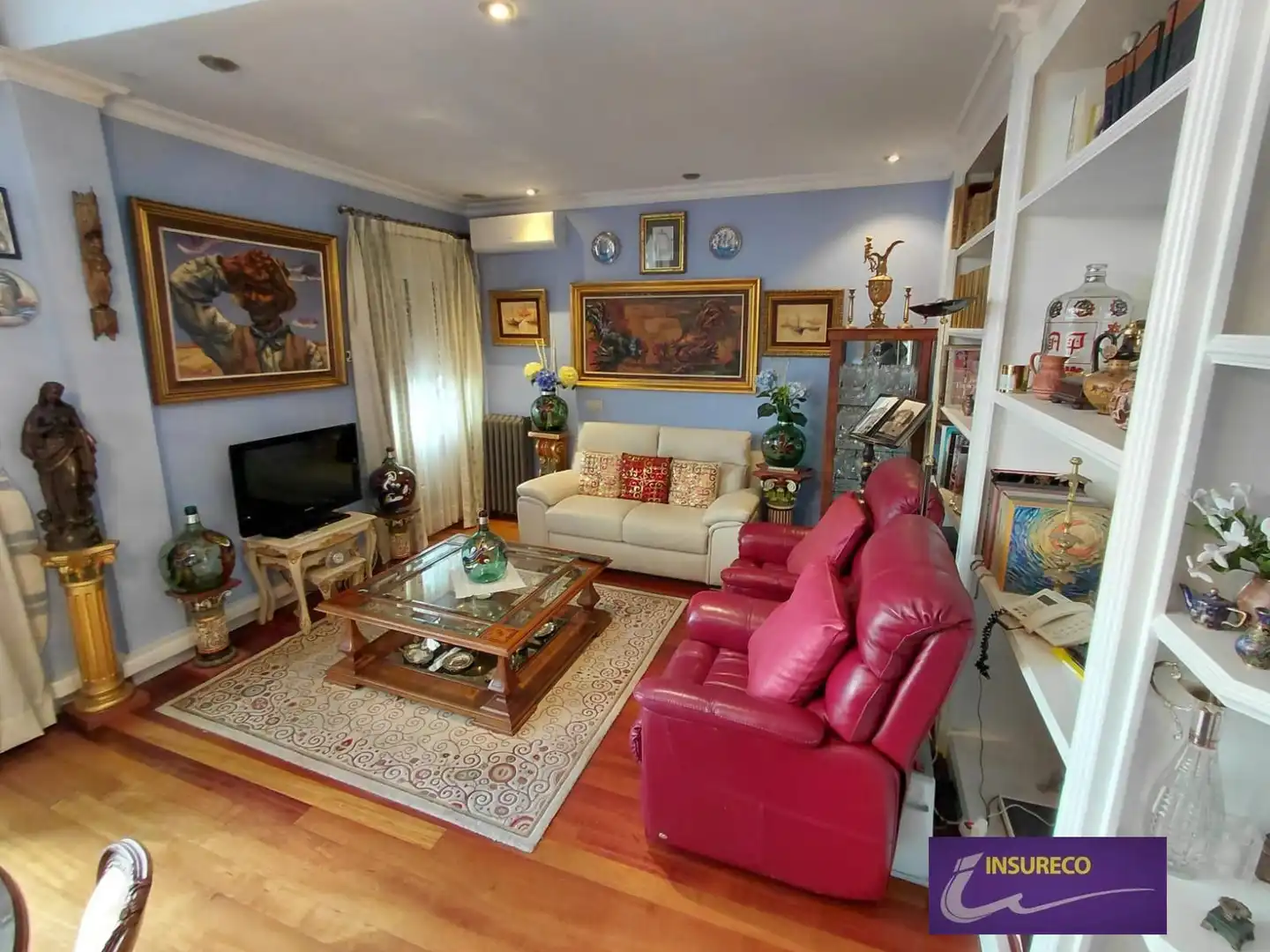 Sala de estar de Ático en venta en León Capital  con Calefacción, Terraza y Amueblado