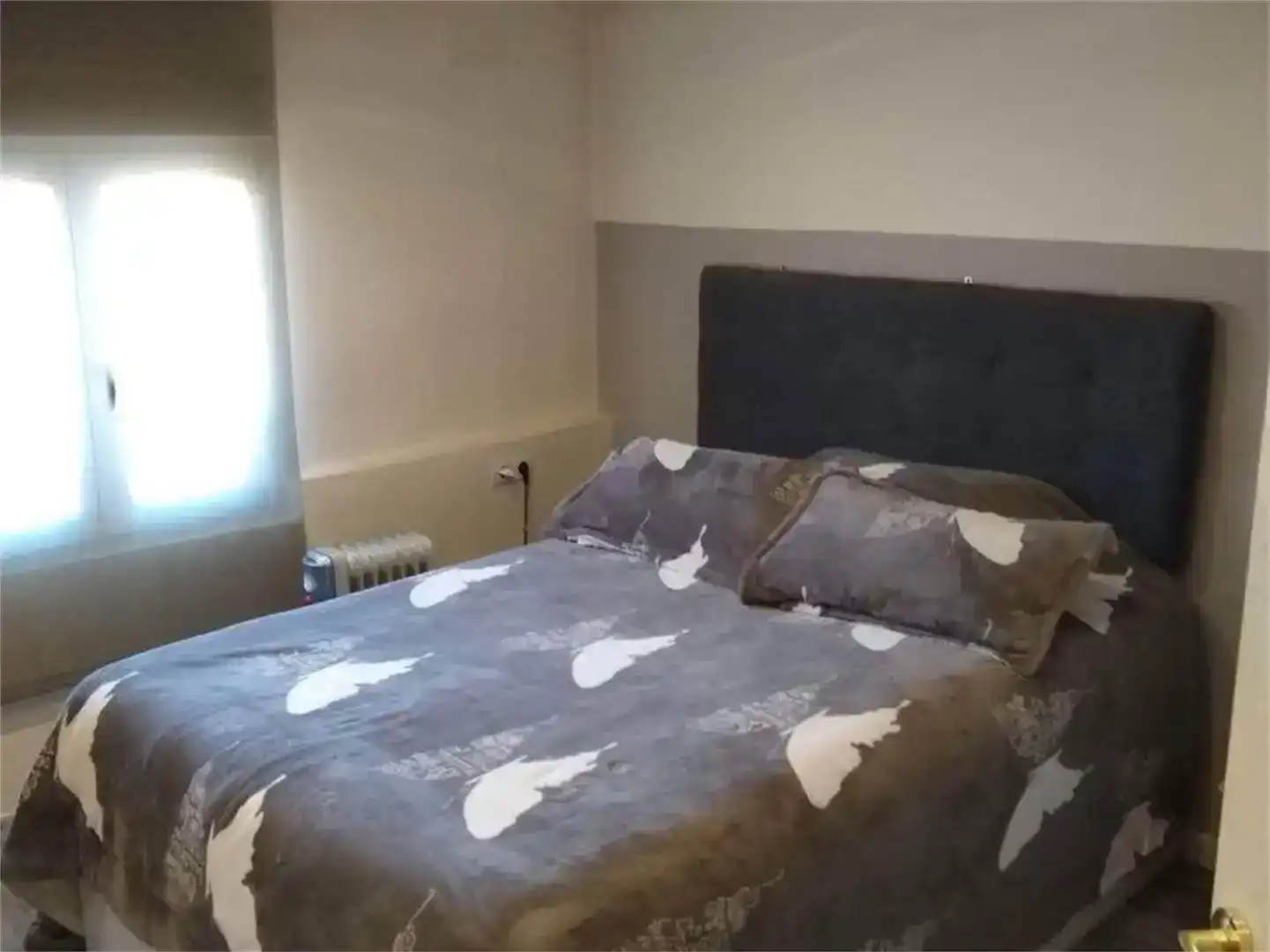 Dormitori de Casa adosada en venda en Aniñón amb Jardí privat, Parquet i Traster