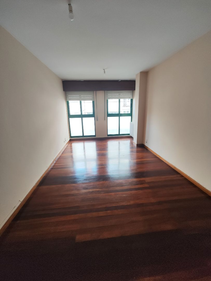 Dormitori de Apartament de lloguer en Santiago de Compostela  amb Calefacció, Parquet i Forn