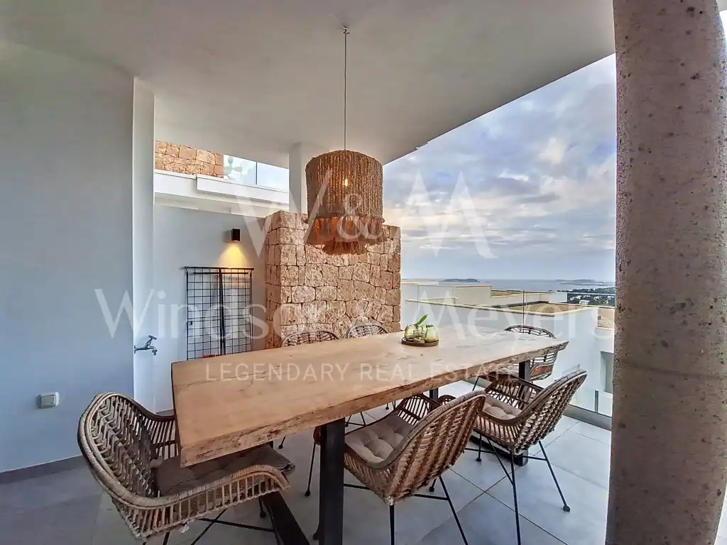 Terrassa de Apartament en venda en Sant Josep de sa Talaia amb Aire condicionat, Piscina i Moblat