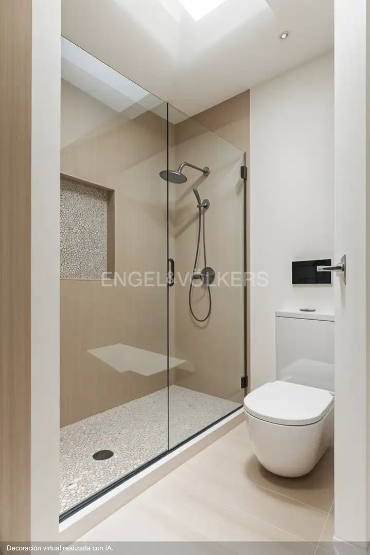 Bathroom of Flat for sale in Sevilla  with Air Conditioner and Heating