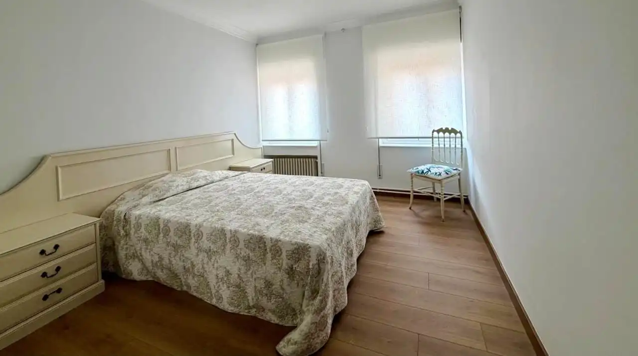 Habitación de Piso de alquiler en León Capital  con Calefacción, Terraza y Amueblado