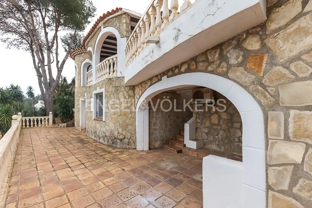Vista exterior de Casa o xalet en venda en Dénia amb Aire condicionat, Calefacció i Jardí privat