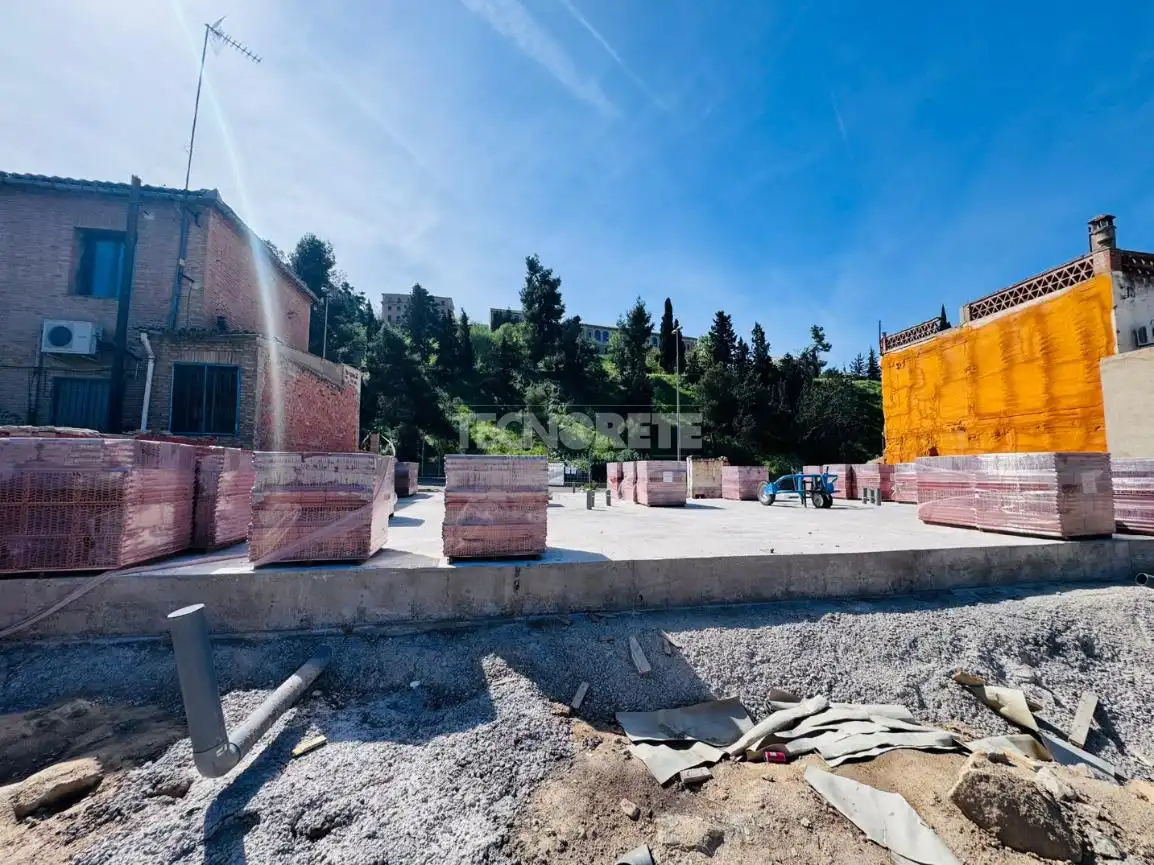Casa adosada en venta en Toledo con Calefacción y Jardín privado