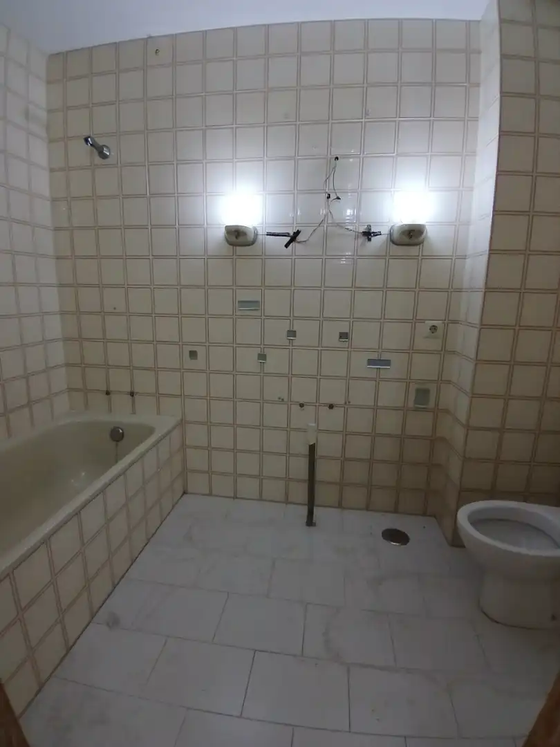 Baño de Piso en venta en El Puerto de Santa María con Balcón y Alarma