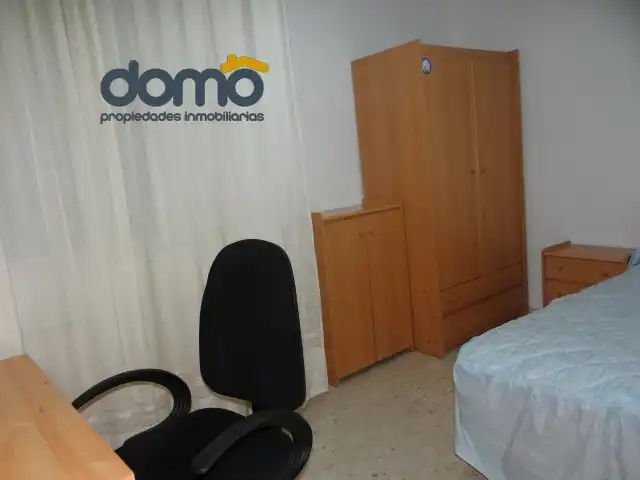 Schlafzimmer von Wohnung zur untervermieten in Granada mit Heizung, Möbliert und Waschmaschine