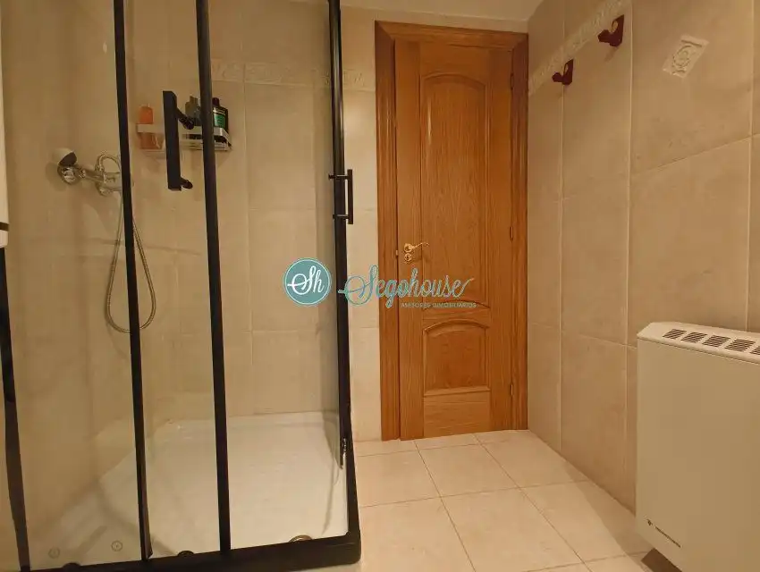 Baño de Piso en venta en Segovia con Aire acondicionado y Calefacción