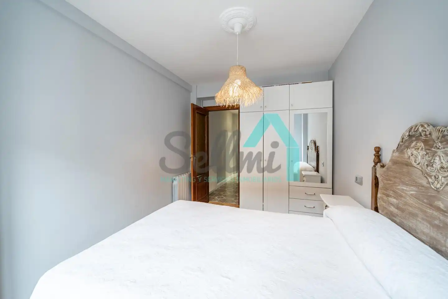 Bedroom of Flat for rent in Gijón   with Heating, Terrace and Furnished