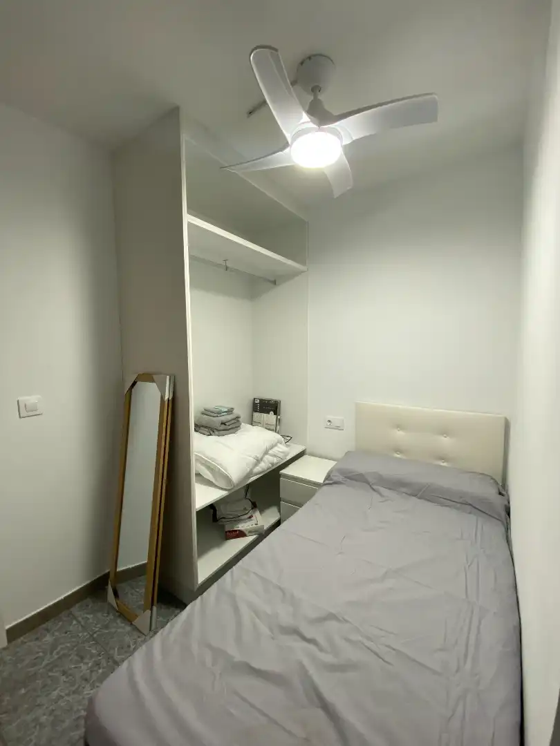 Dormitori de Apartament per a compartir en Valencia amb Aire condicionat, Moblat i Forn
