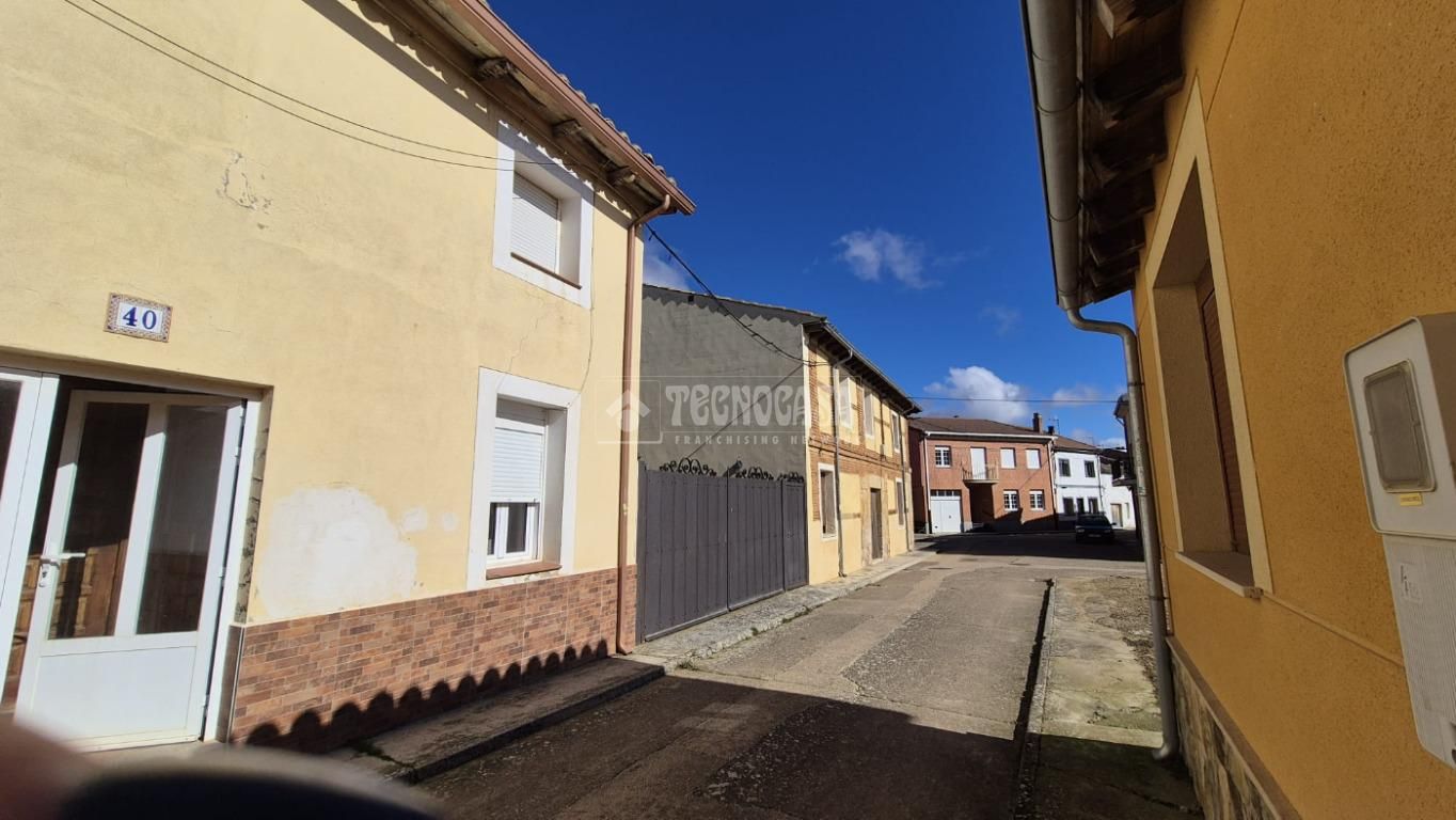 Exterior view of Single-family semi-detached for sale in Lantadilla