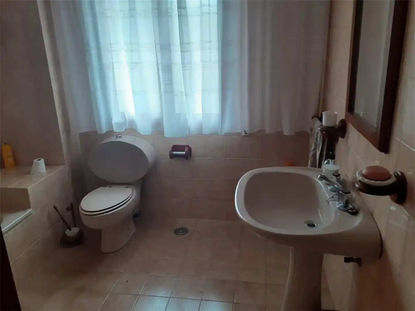 Bany de Casa o xalet en venda en Cesuras amb Jardí privat, Traster i Moblat