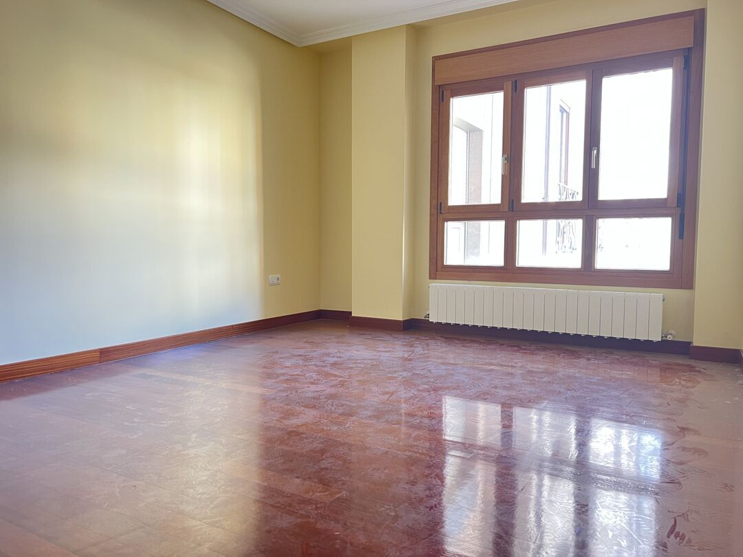 Flat for sale in La Pola Siero