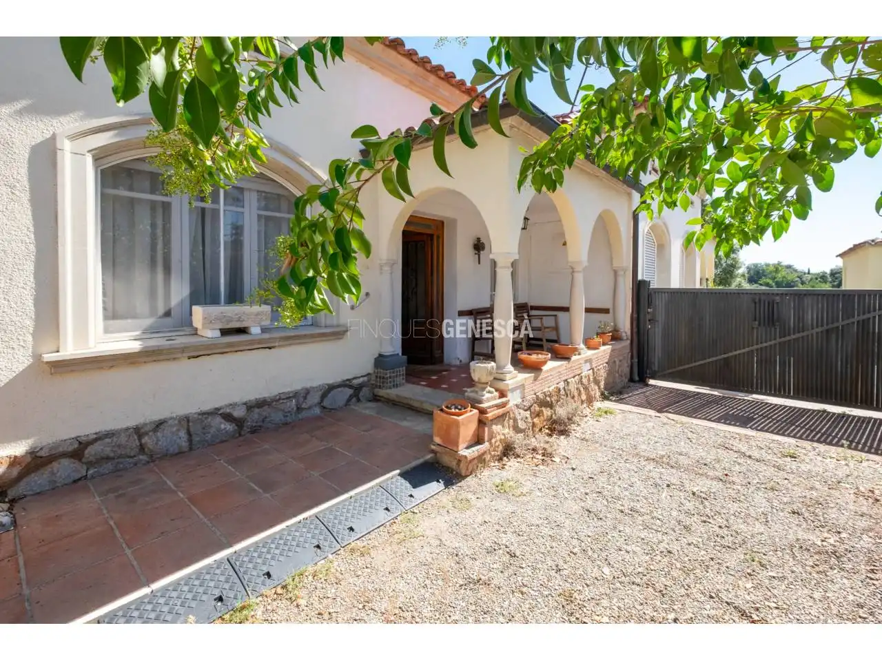 Casa amb jardí en venda a Calle Montserrat