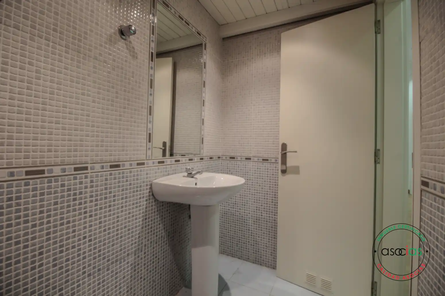 Baño de Local en venta en Gijón 