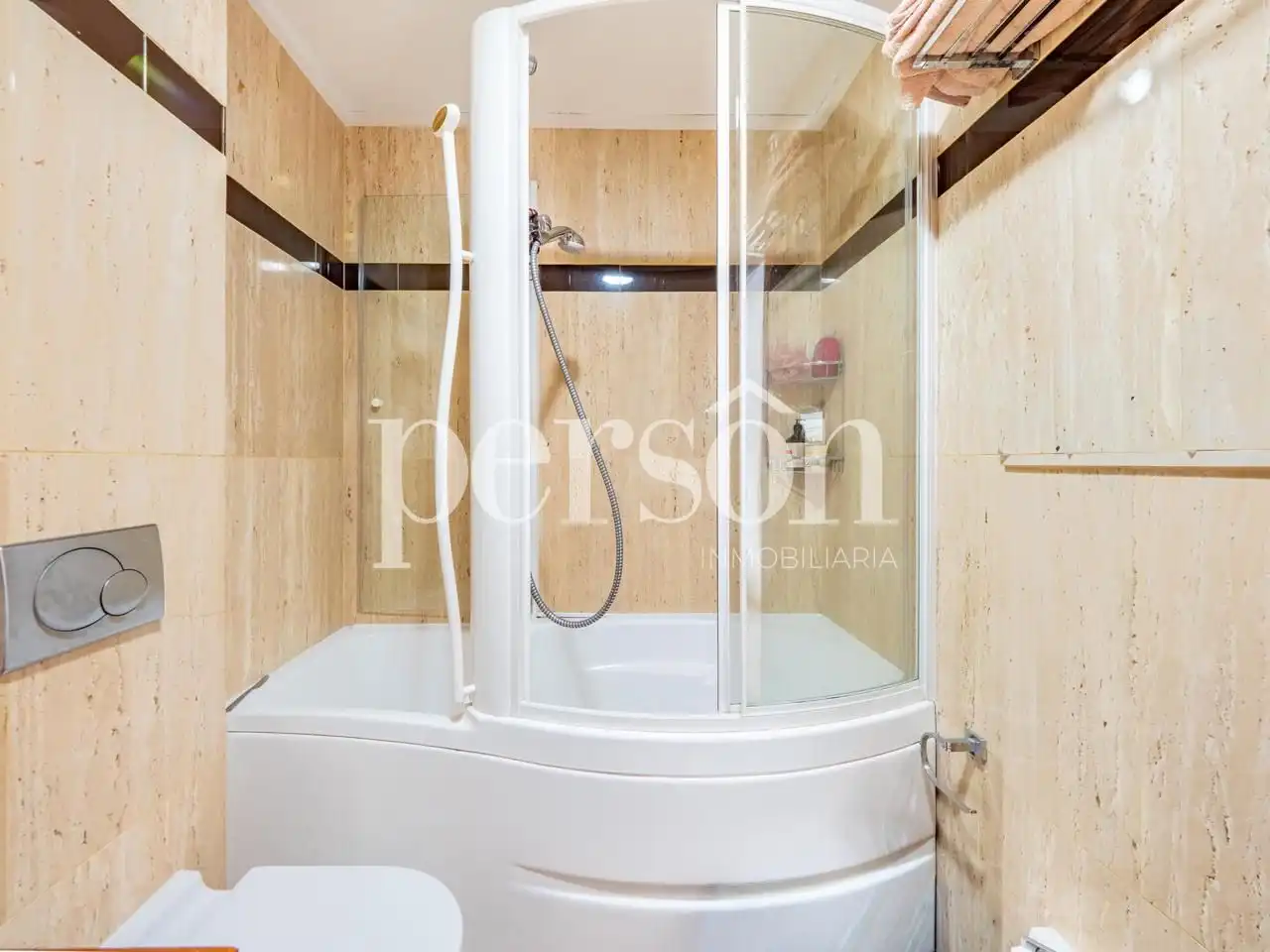 Baño de Piso en venta en Valencia con Aire acondicionado, Calefacción y Amueblado