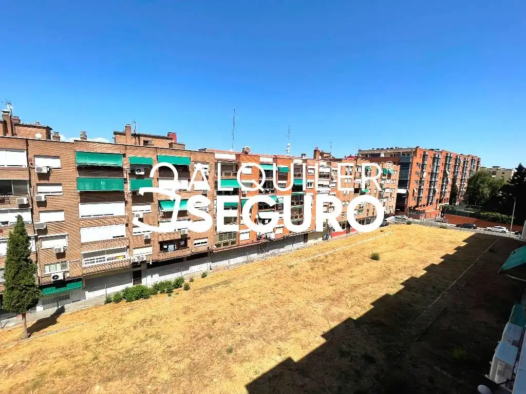 Vista exterior de Pis de lloguer en Madrid amb Calefacció i Moblat