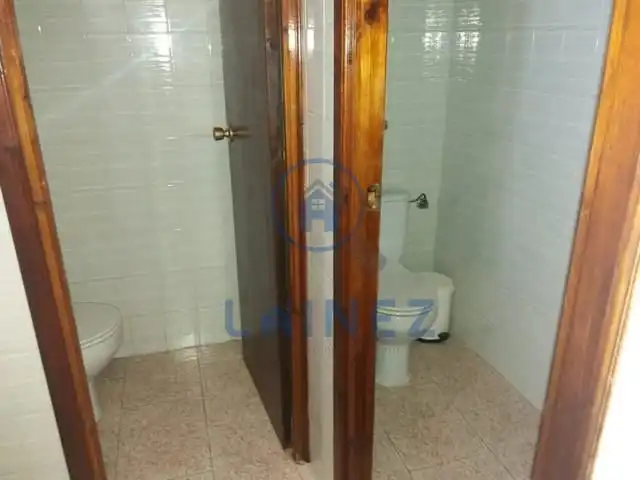 Bany de Local en venda en Peñarroya-Pueblonuevo amb Aire condicionat i Moblat