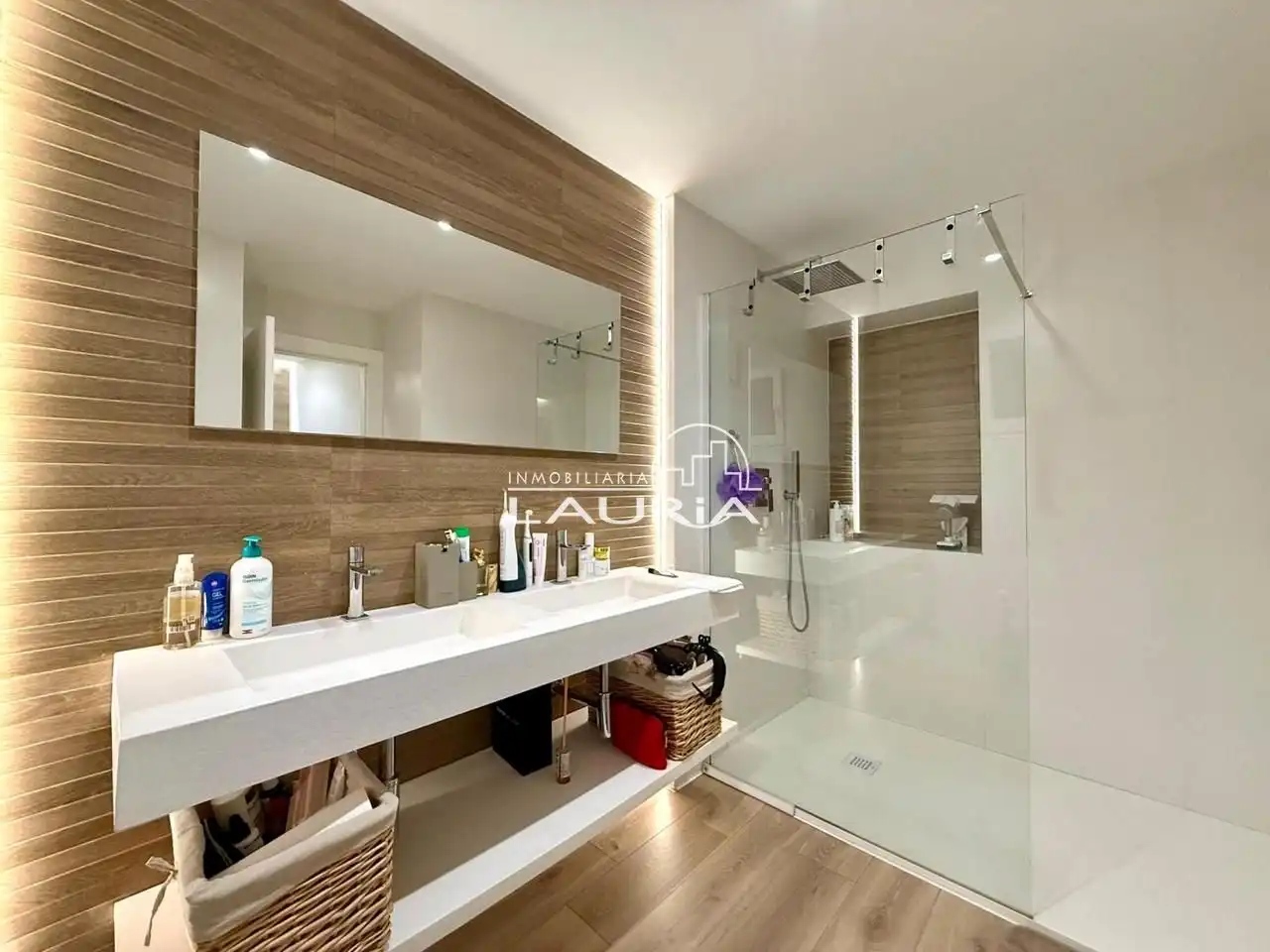Bathroom of Flat for rent in Valencia  with Air Conditioner, Parquet flooring and Furnished