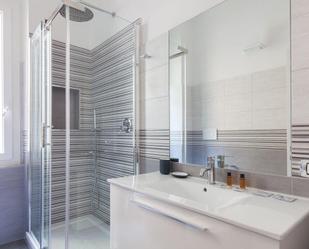 Bany de Apartament de lloguer en Sabadell amb Aire condicionat i Balcó