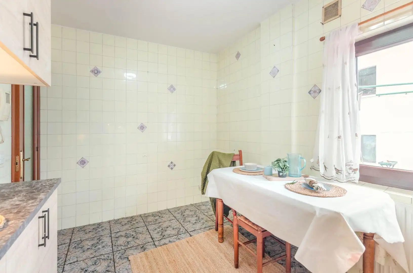 Cocina de Piso en venta en Oviedo  con Calefacción y Trastero