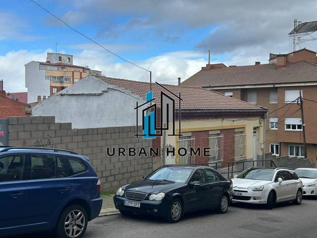Casa-chalet en Venta en Calle Juan de Juni en Las Ventas