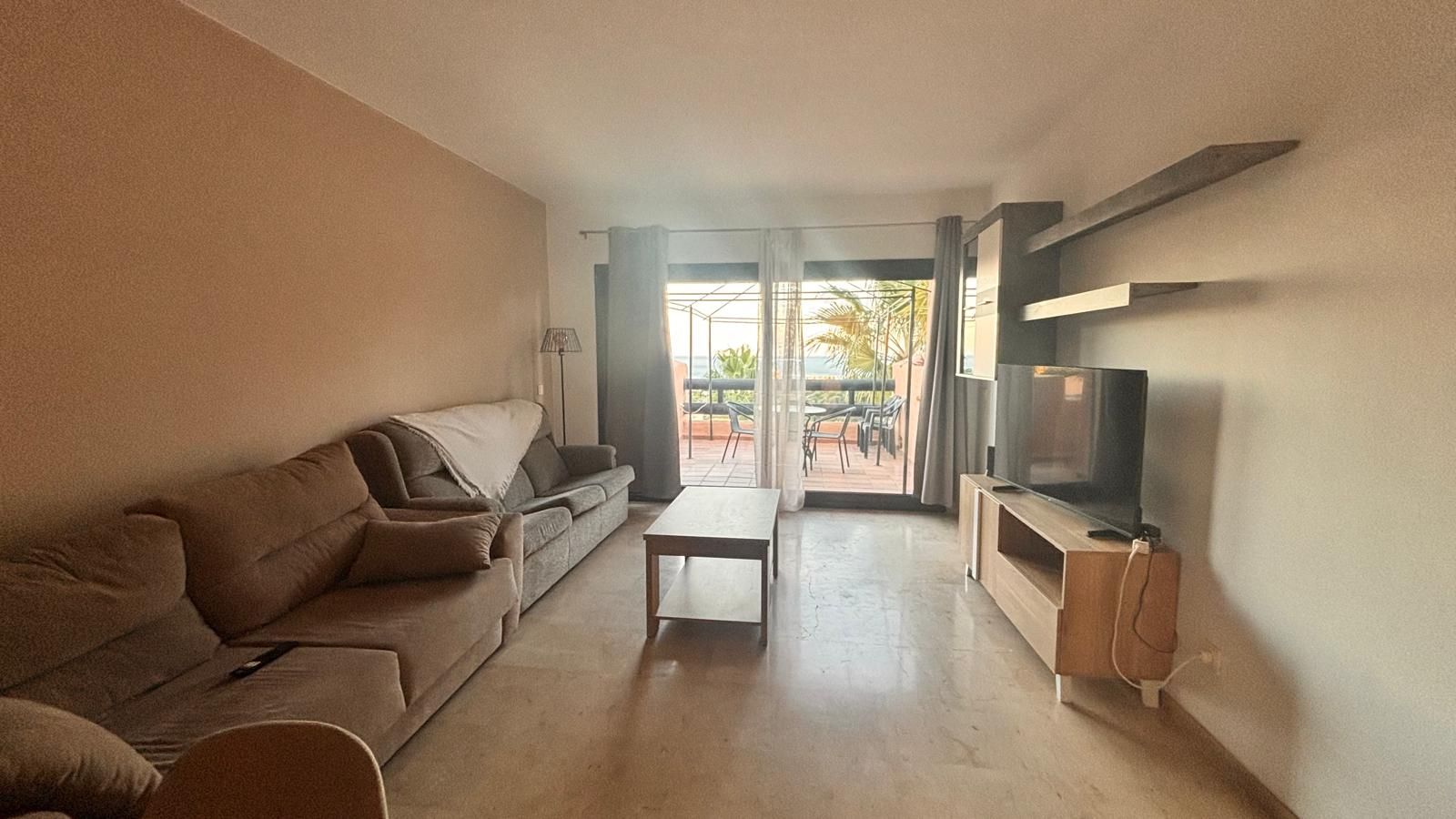 Sala de estar de Piso de alquiler en Torrox con Aire acondicionado, Calefacción y Jardín privado