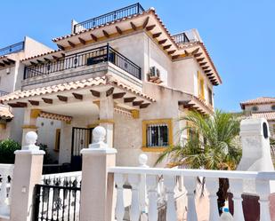 Vista exterior de Casa adosada de lloguer en Orihuela amb Aire condicionat, Calefacció i Jardí privat