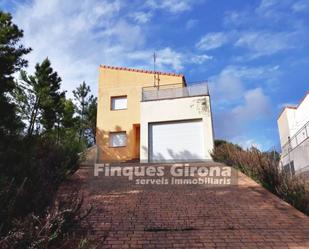 Vista exterior de Casa o xalet en venda en Bescanó amb Jardí privat, Piscina i Piscina comunitària