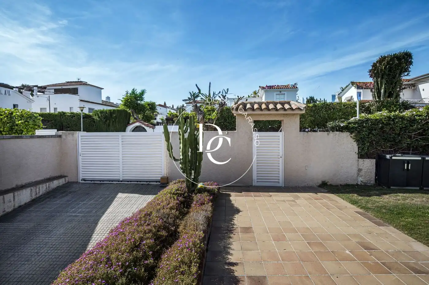 Vista exterior de Casa o xalet de lloguer en Sitges amb Aire condicionat, Calefacció i Jardí privat