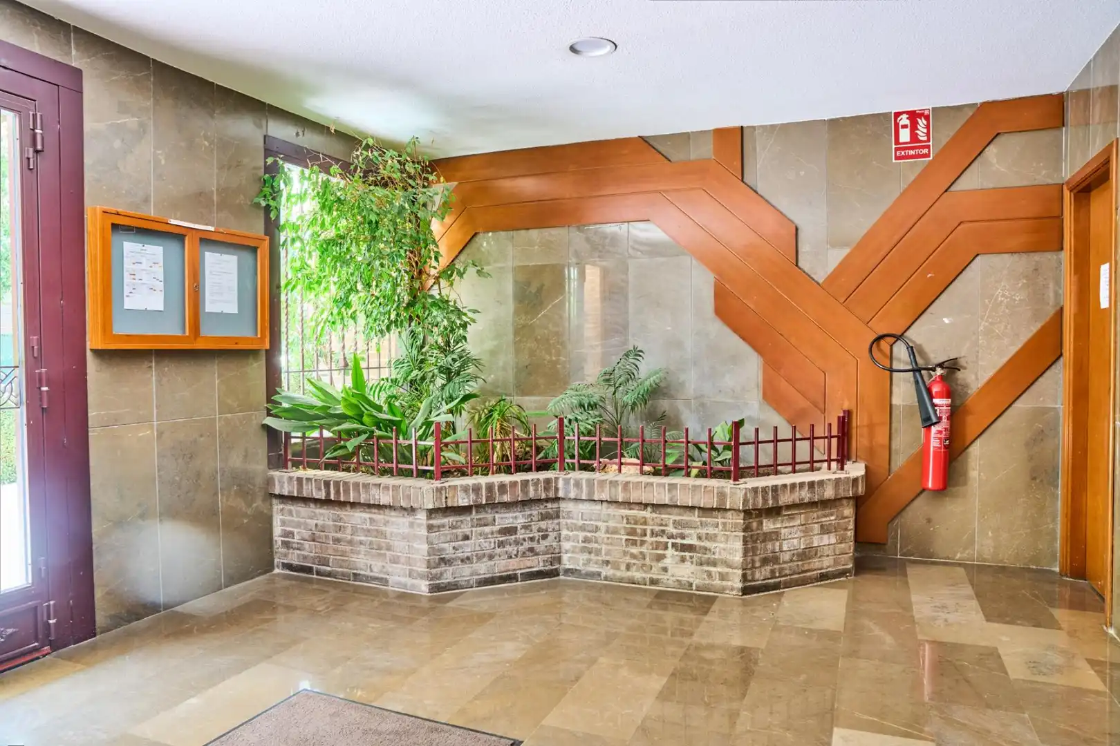 Piso en venta en Granada con Calefacción y Jardín privado