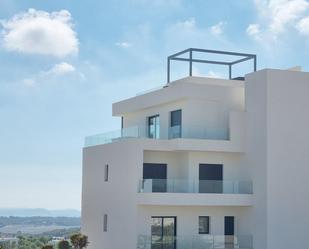 Vista exterior de Àtic en venda en Orihuela amb Aire condicionat, Terrassa i Piscina