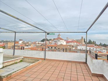 Office space with lift for sale in Casco Antiguo