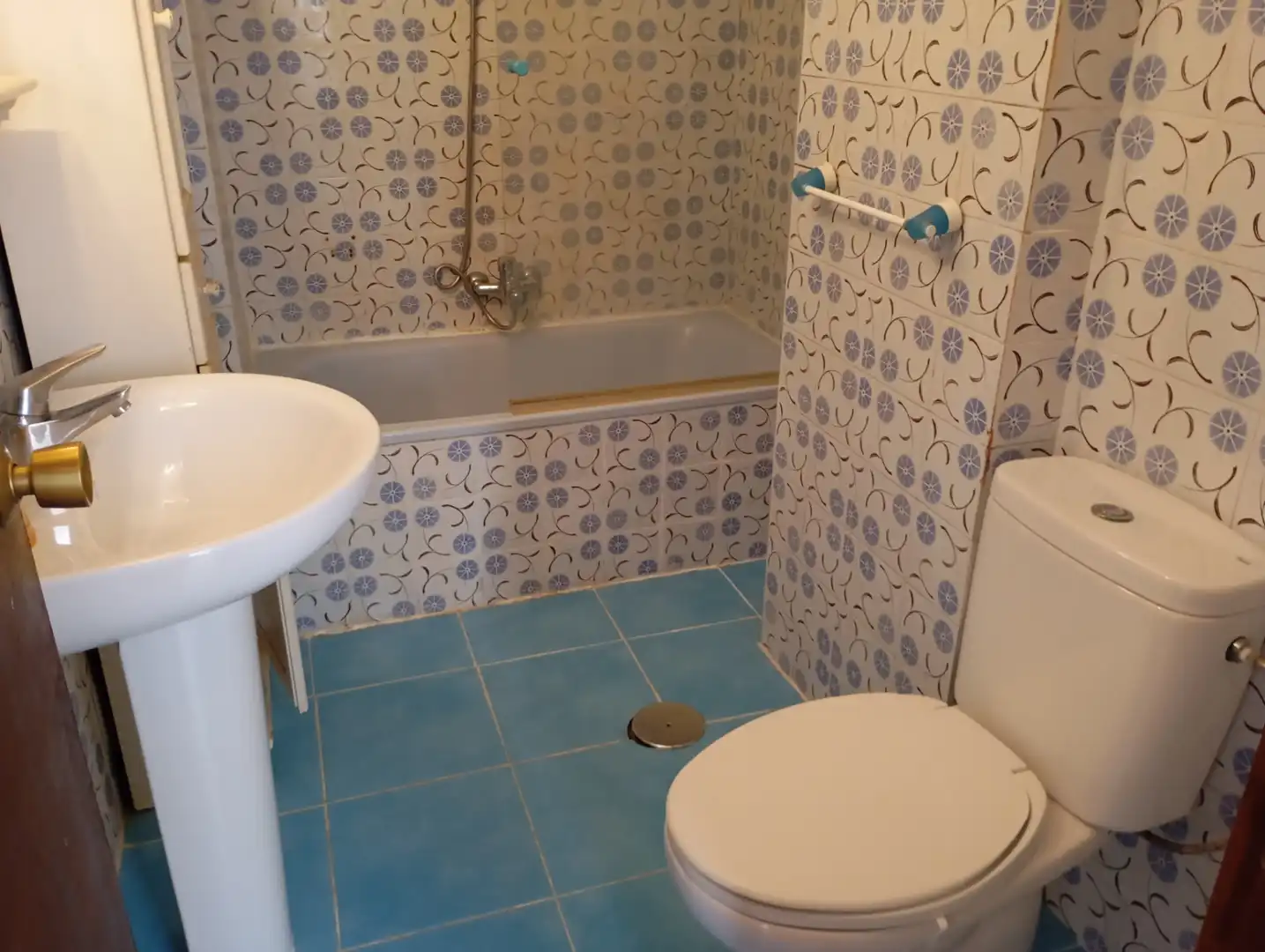 Baño de Piso en venta en Málaga con Amueblado, Horno y Lavadora