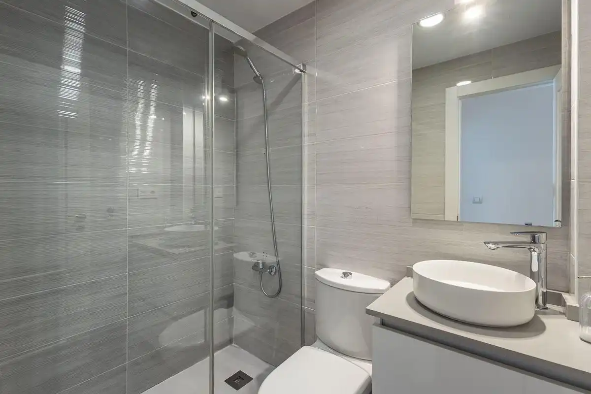 Badezimmer von Einfamilien-Reihenhaus zur Miete in Armilla mit Klimaanlage, Heizung und Abstellraum