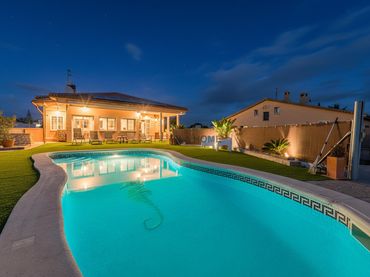 Casa con piscina in vendita a Canyelles