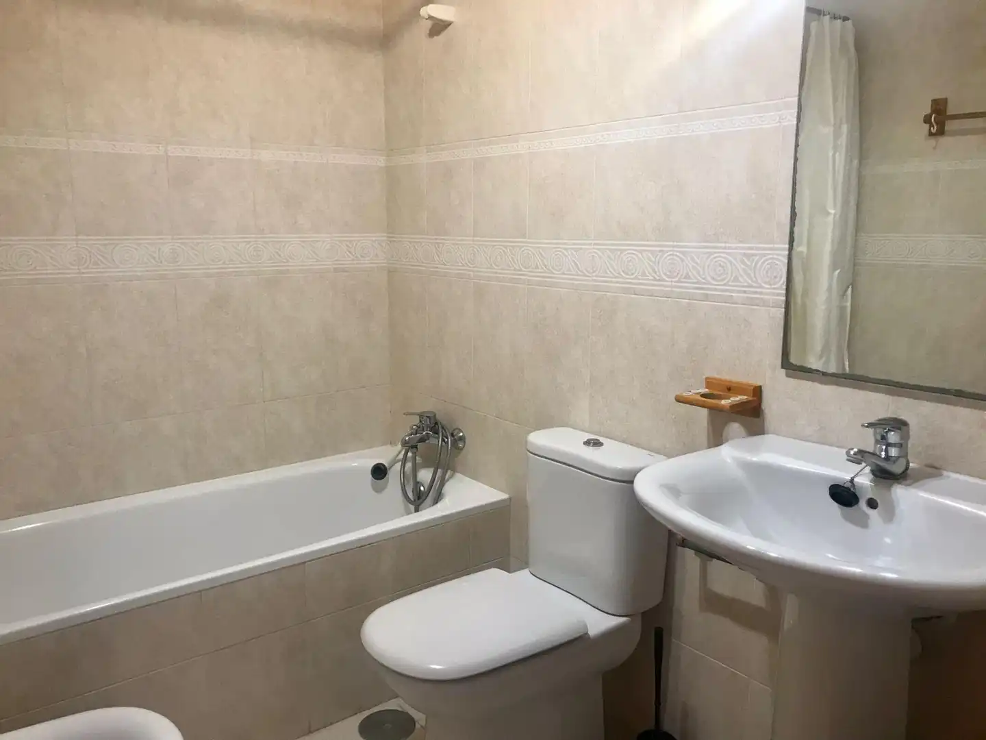 Baño de Apartamento de alquiler en Fuengirola con Aire acondicionado, Terraza y Amueblado