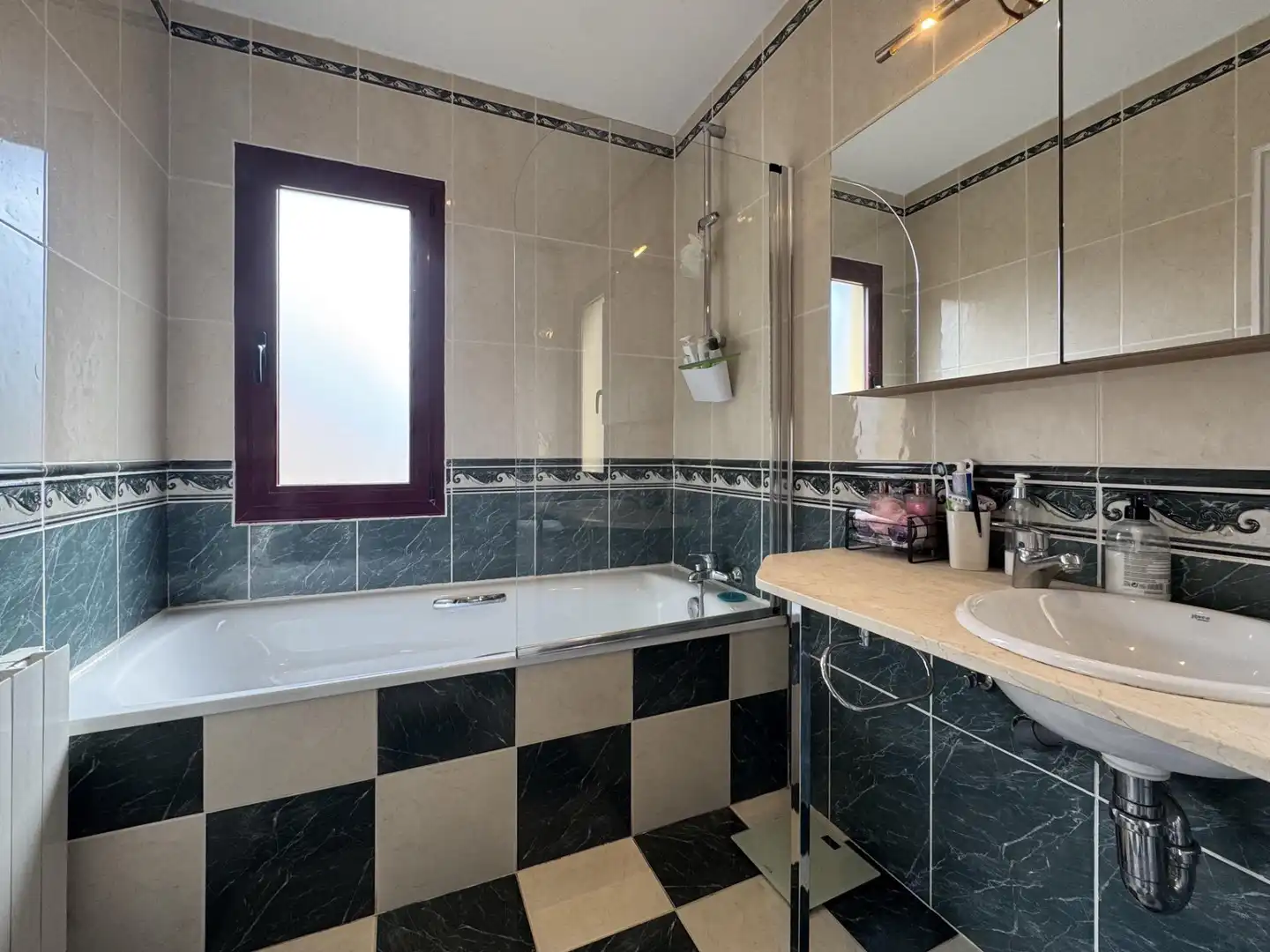 Baño de Casa o chalet en venta en Sant Llorenç de la Muga con Calefacción, Jardín privado y Terraza