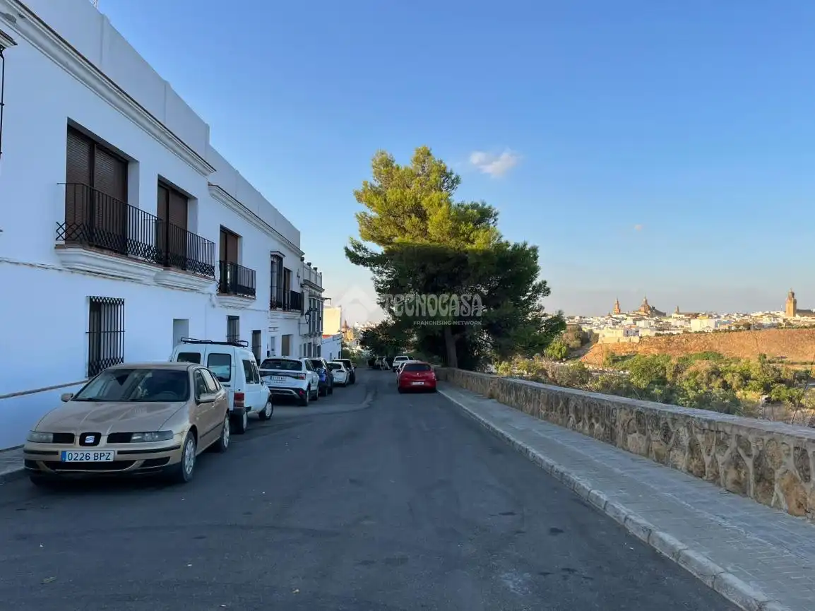 Vista exterior de Pis en venda en Carmona