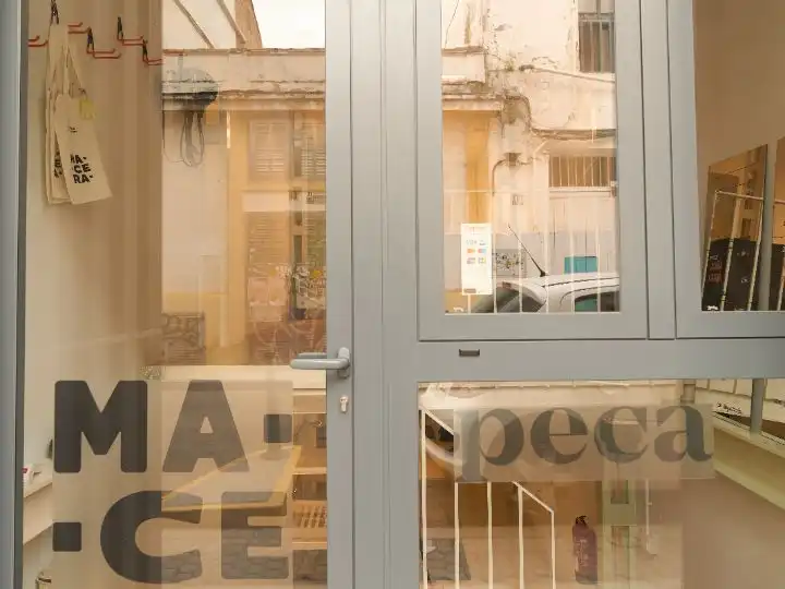 Büro zur Miete in Sevilla mit Klimaanlage, Heizung und Möbliert