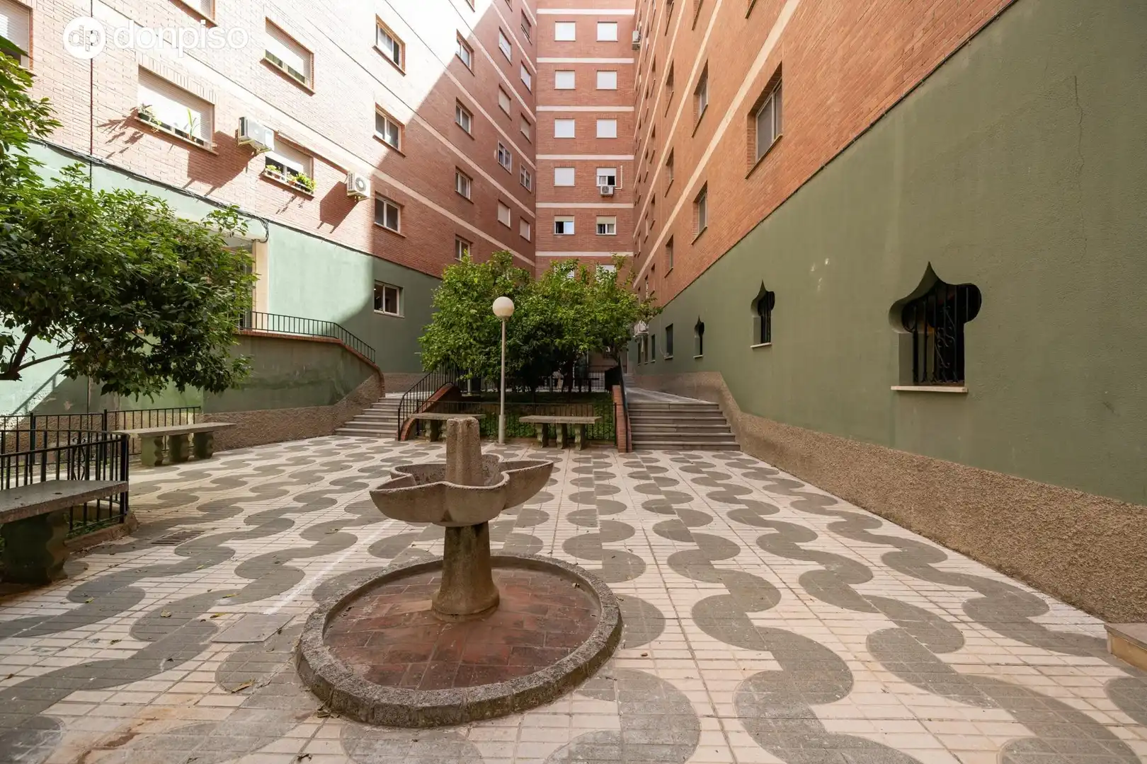Vista exterior de Pis en venda en Granada
