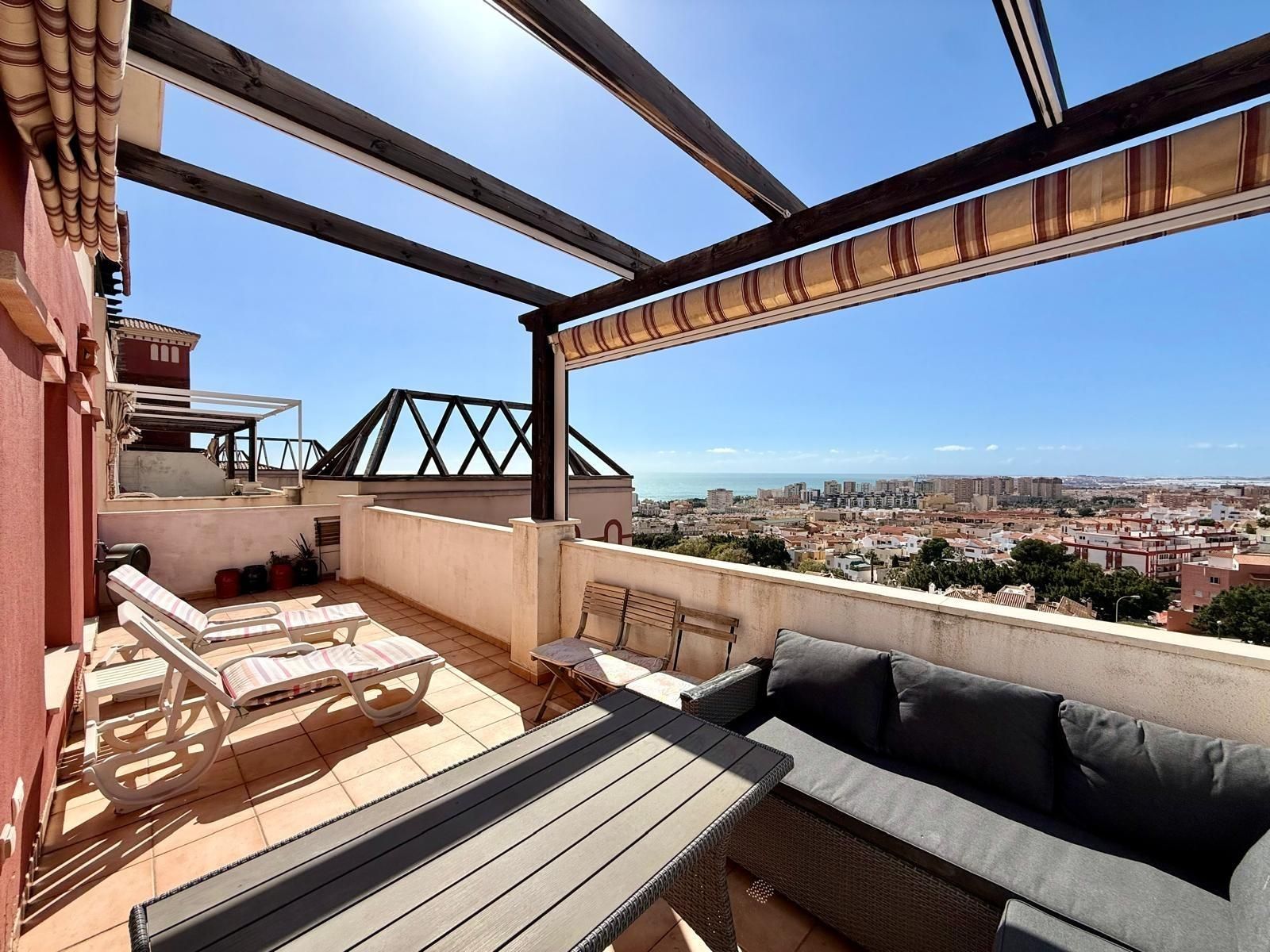 Terraza de Piso en venta en Roquetas de Mar con Aire acondicionado, Terraza y Amueblado